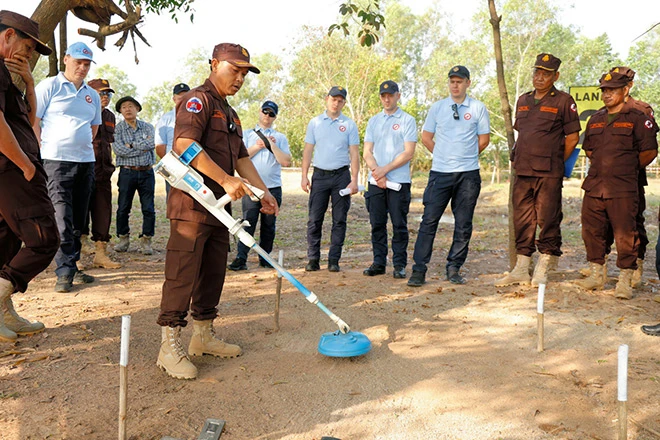 Japan, Cambodia to train Ukraine on removing land mines