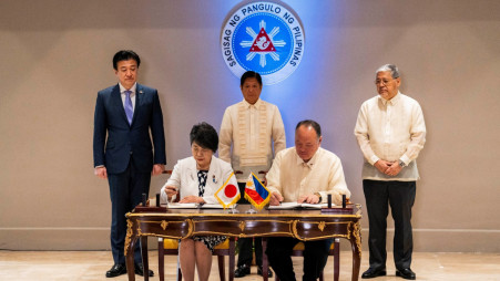 Philippines, Japan sign defense pact to seal South China Sea ties