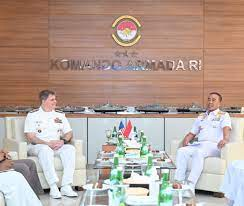 Commander, U.S. 7th Fleet, meets with Indonesian leaders