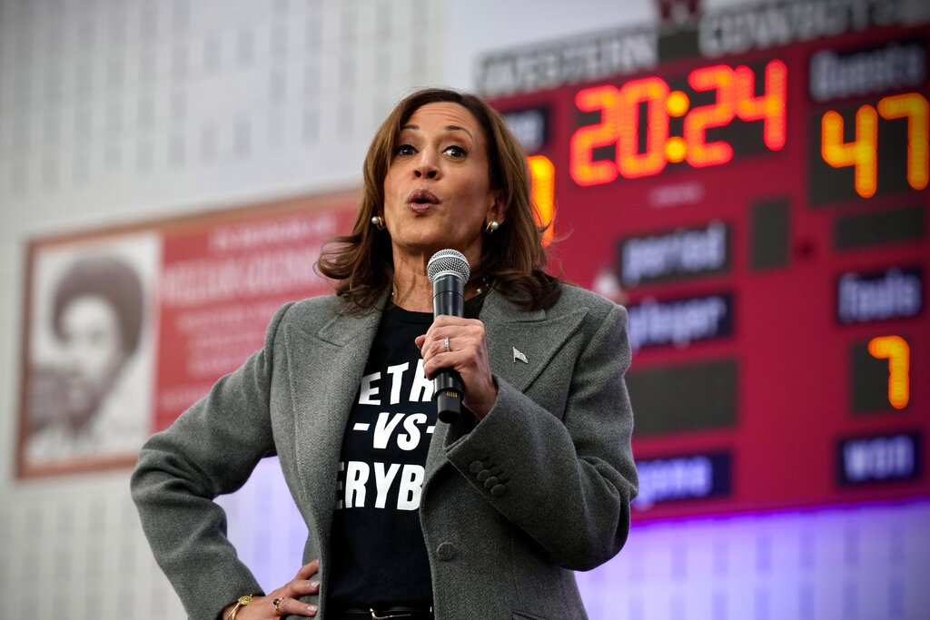 Harris, Armed With a T-shirt and a Message, Sticks Up for Detroit Against Trump