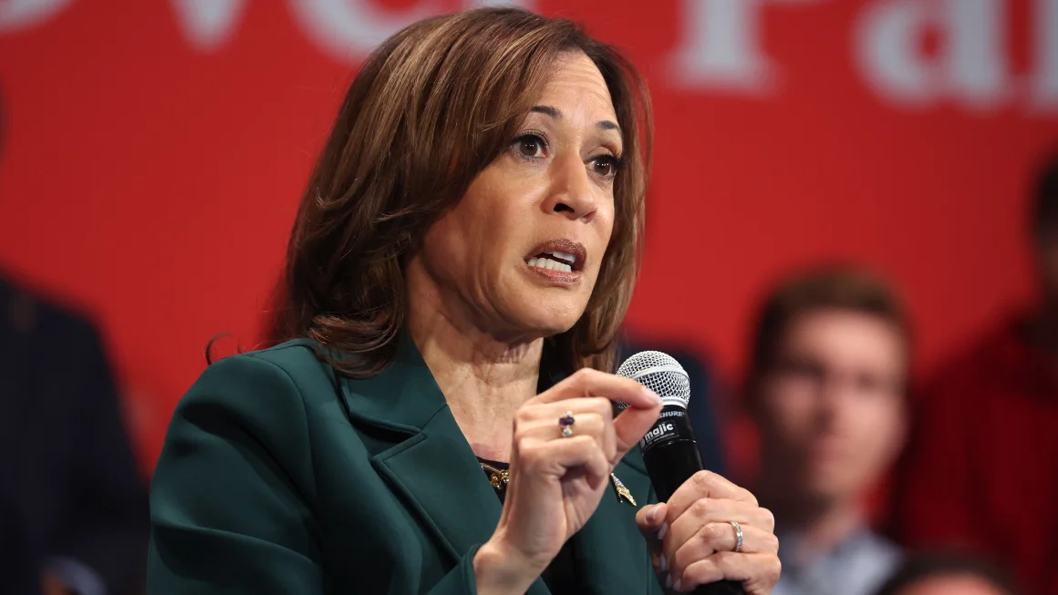 Suspected drunken driver heading wrong way passes Vice President Kamala Harris’ motorcade on interstate in Milwaukee