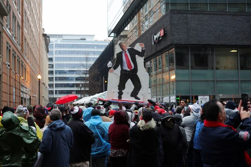 Trump draws thousands to Washington rally for a pre-inauguration victory lap