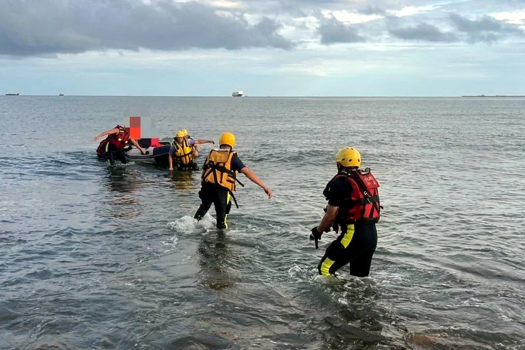 Taiwan arrests men who travelled from China in small boat