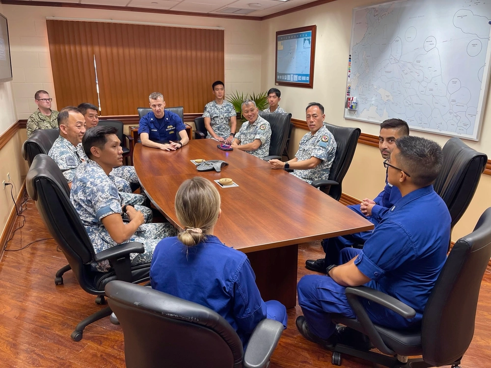 Republic of Singapore Navy divers visit U.S. Coast Guard, strengthen maritime security ties