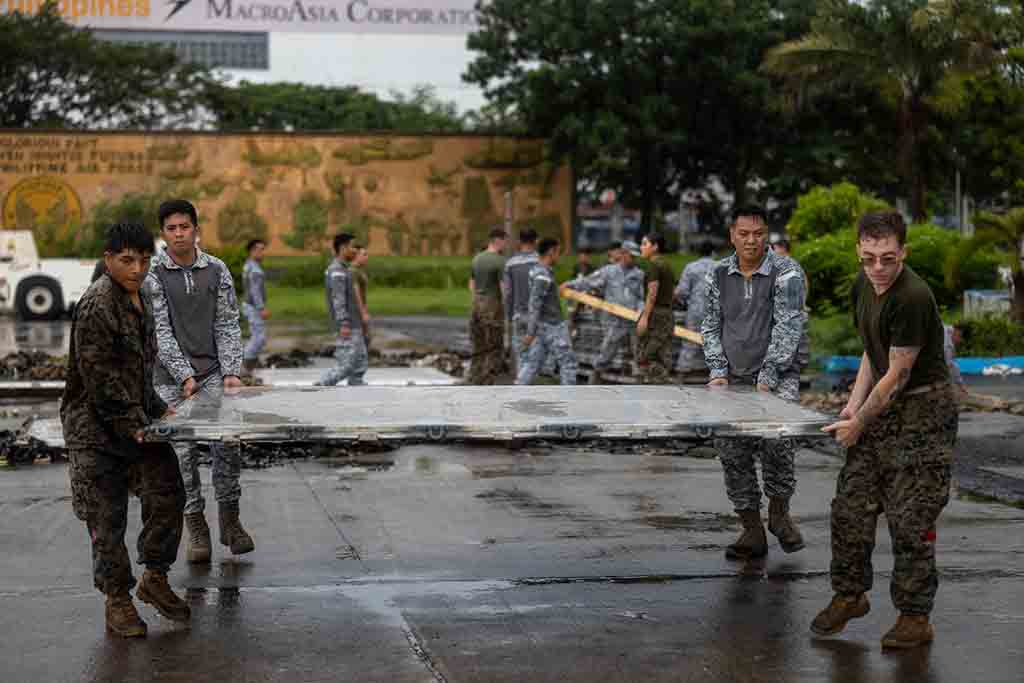 Philippine, U.S. armed forces jointly aid thousands affected by severe weather